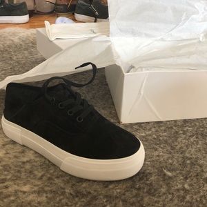 Vince Black Sneaker (brand new)